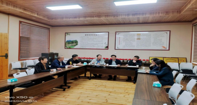 药学院老师在安化县张楠湾中药材专业合作社考察并签约校外实训基地