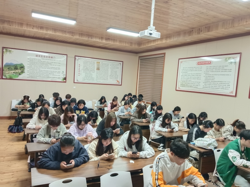 校外实训即将结束，专业老师组织线上专业知识考核