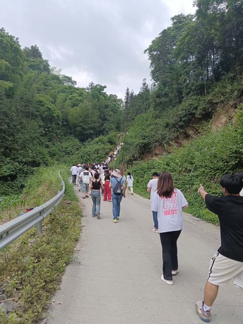 同学们加油啊，实训基地就在前方！