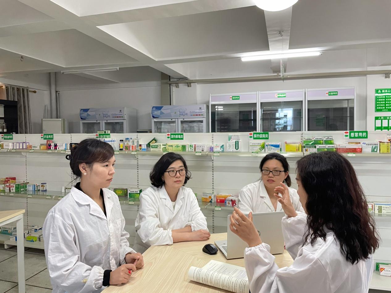 我院药理学科研兴趣小组在研讨