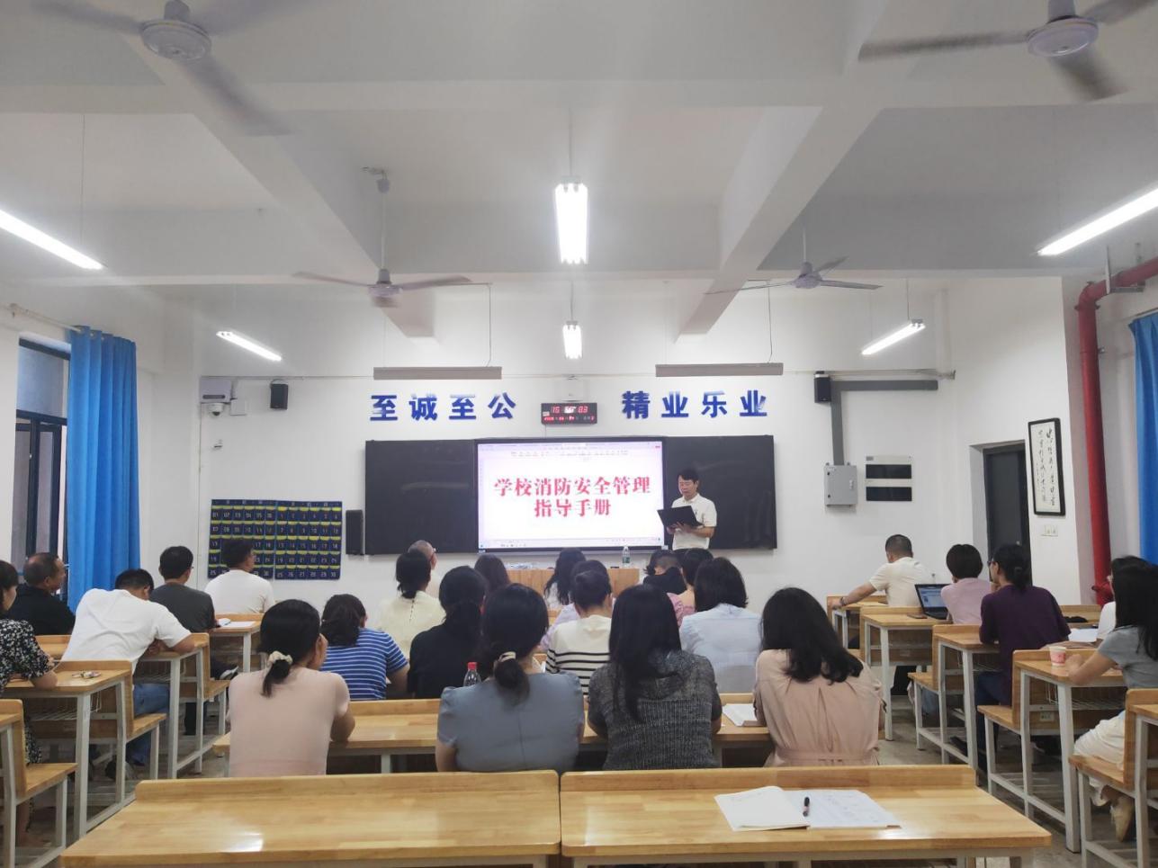 药学院召开安全生产业务专题学习暨实训室全面排查工作